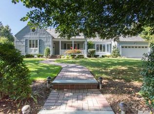 33 Brookwold Dr, Manhasset, NY 11030