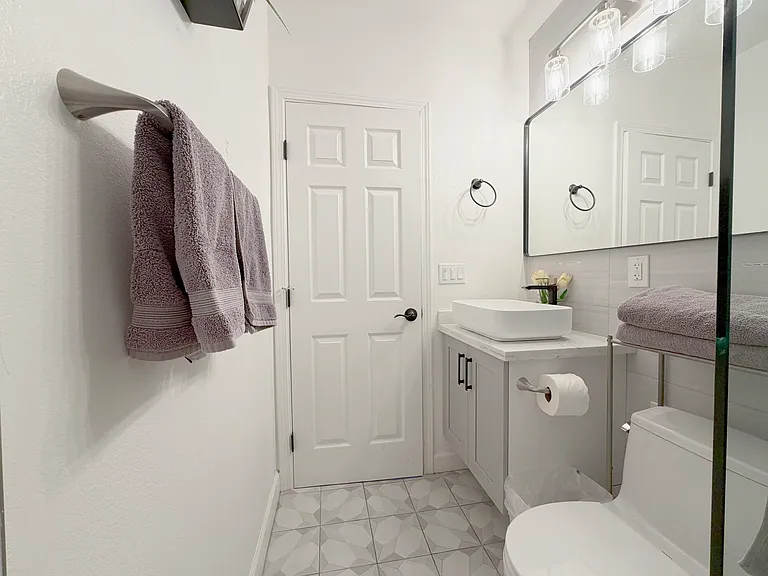 371 Menker Ave — Photo 6