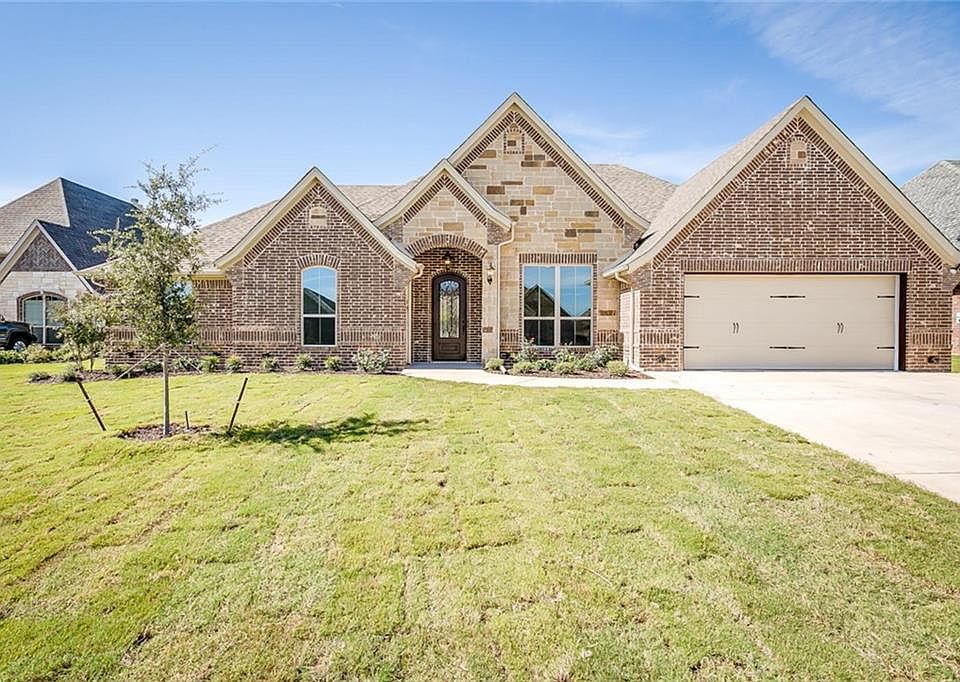 1st image of 424 River Bank Ln