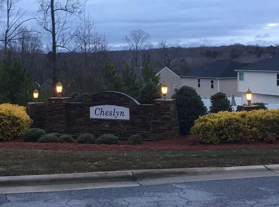 3 bed, 2104 sqft, $2,250 — Photo 2