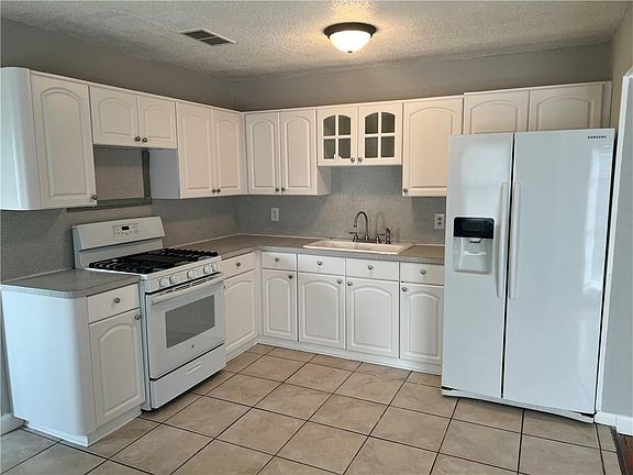 2nd image of 1104 Sandalwood Dr