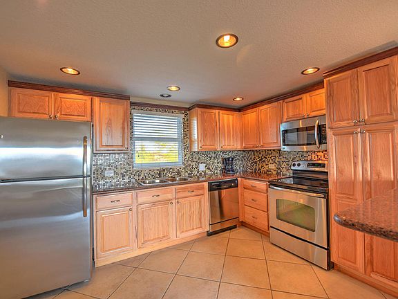 5th image of 200 Wrenn St Unit 406