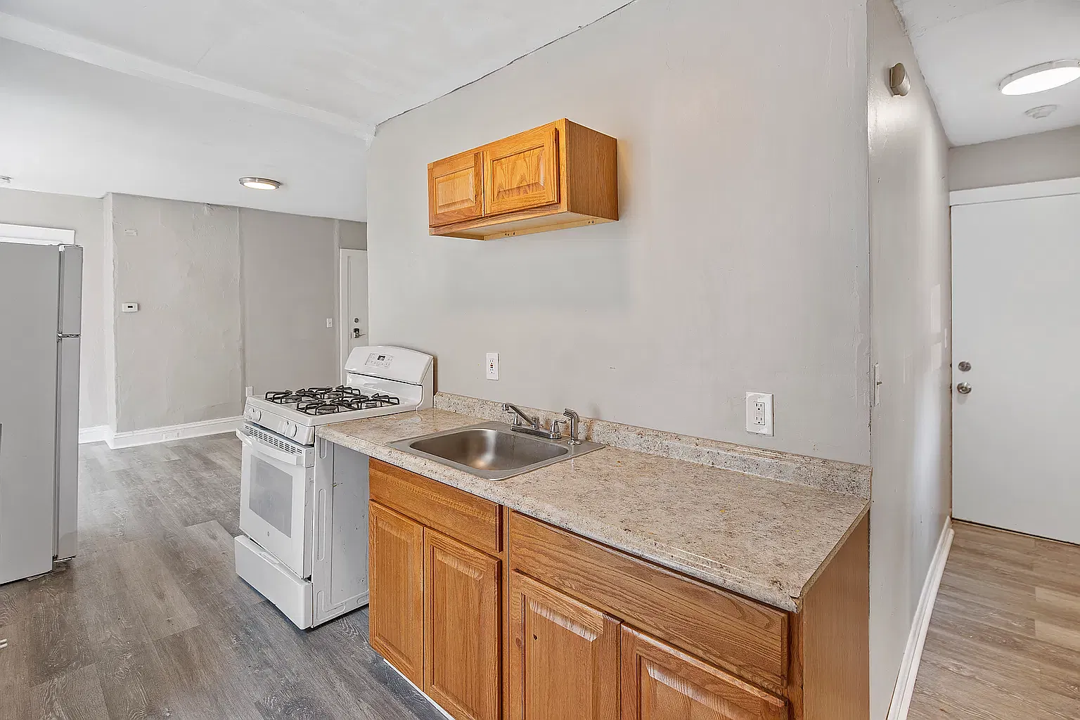 2 bed, 800 sqft, $1,600 — Photo 1