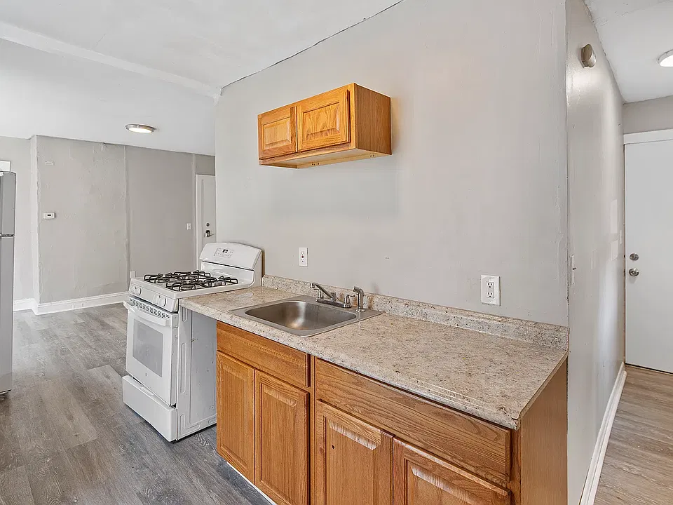 6 Hammond St #1