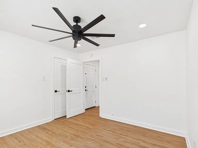 4501 College Main St #4 — Photo 4