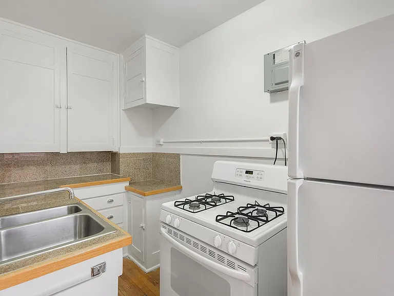 East Evans Apartments — Photo 60