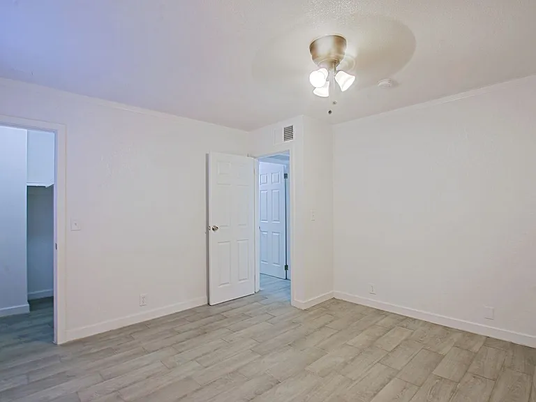 2525 N 52nd St #12A — Photo 14