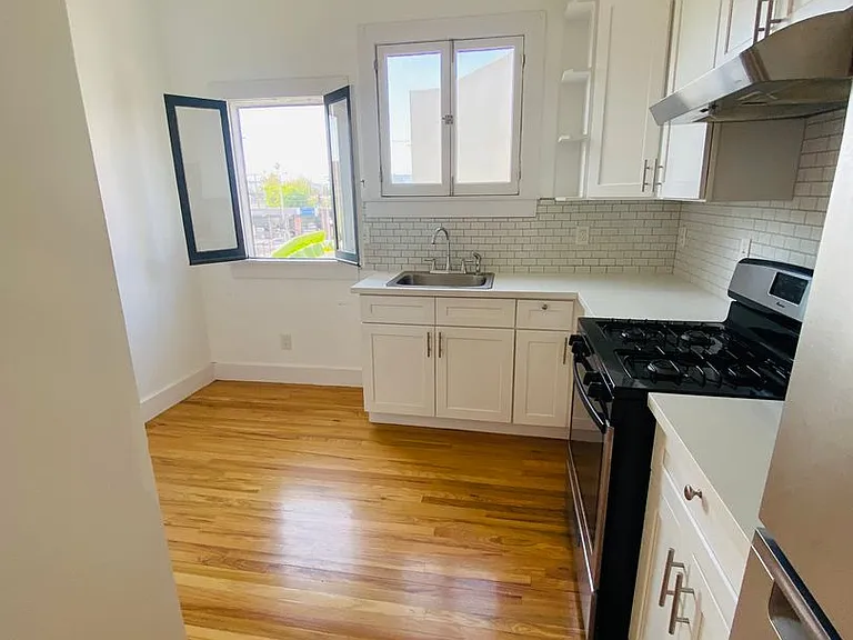 1672 S Harvard Blvd — Photo 14