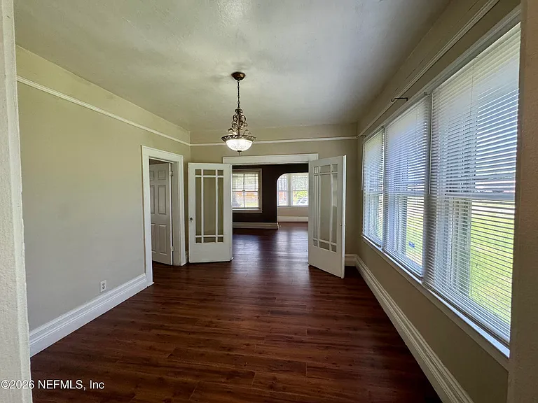 805 Saint Clair St — Photo 6