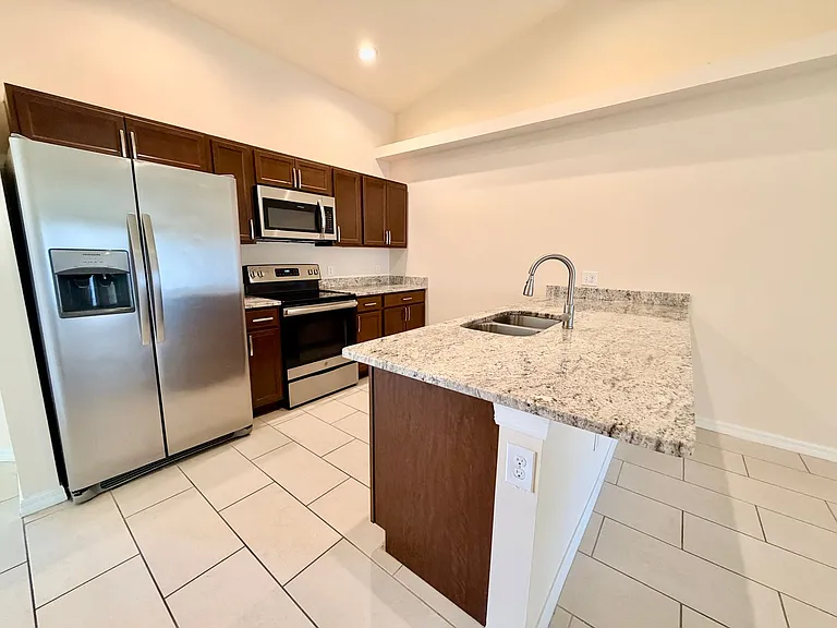 1314 SW Trafalgar Pkwy — Photo 8