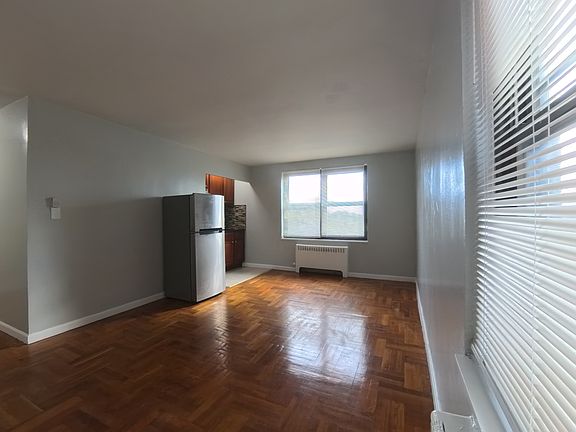 4th image of 235 1/2 S Harrison St #518