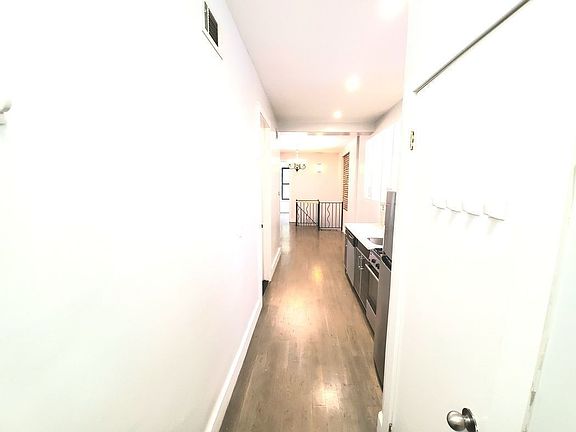 4th image of 408 Evergreen Ave #1B
