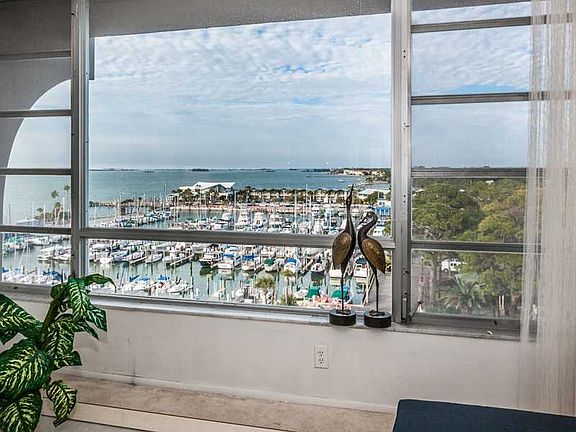 4th image of 632 Edgewater Dr Unit 836