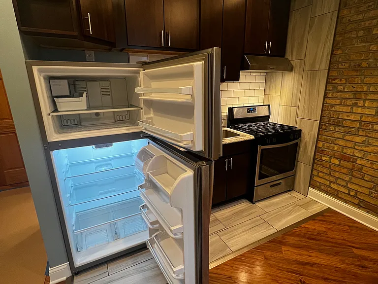 1137 W Bryn Mawr Ave #204 — Photo 9