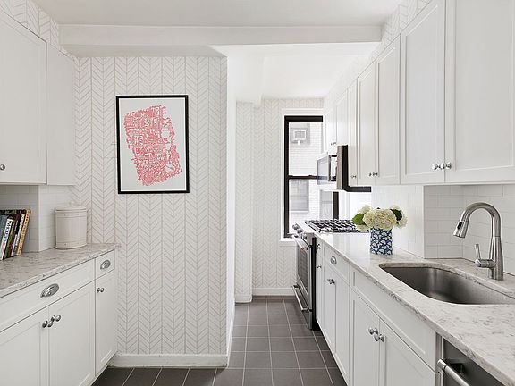 3rd image of 220 E 73rd St #2B