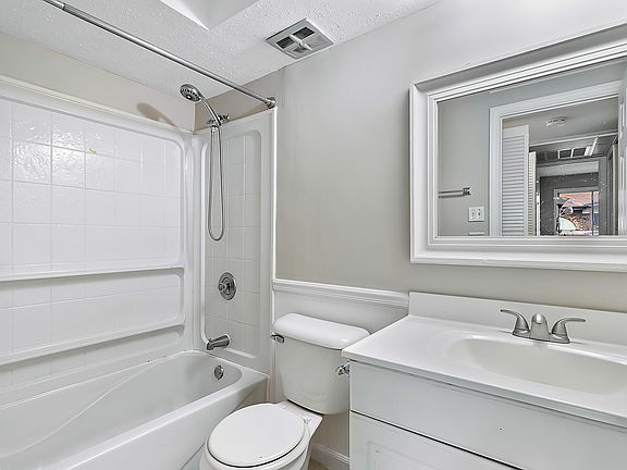 5th image of 14011 James Dr APT 610