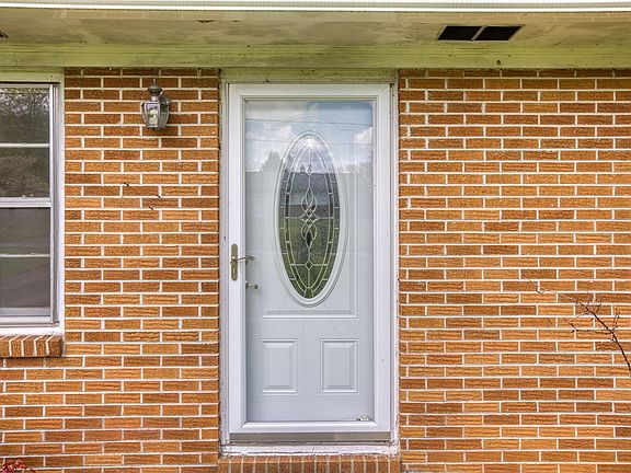 2nd image of 170 Lancaster Ln