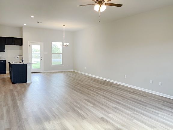 Dalton IV H - Living - DSLD Homes