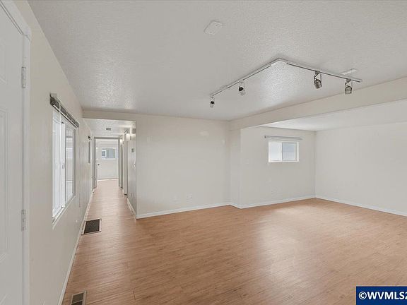 4th image of 1010 Geary St SE Unit 25