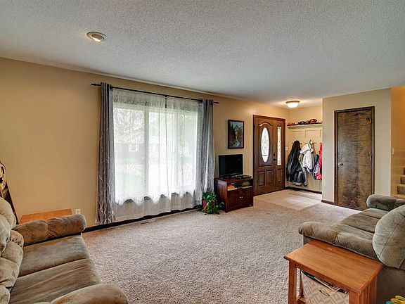 3rd image of 3049 Tamarak Dr