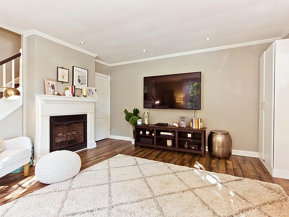 5th image of 1210 S Barton St Unit 332