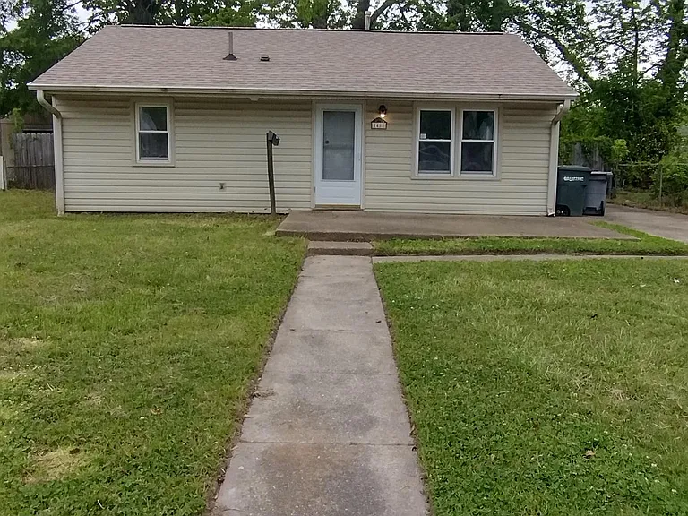 1485 Morgan Dr — Photo 2
