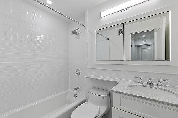 2nd image of 249 E 57th St #4K