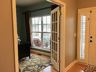 5th image of 308 Goldenrod Ct