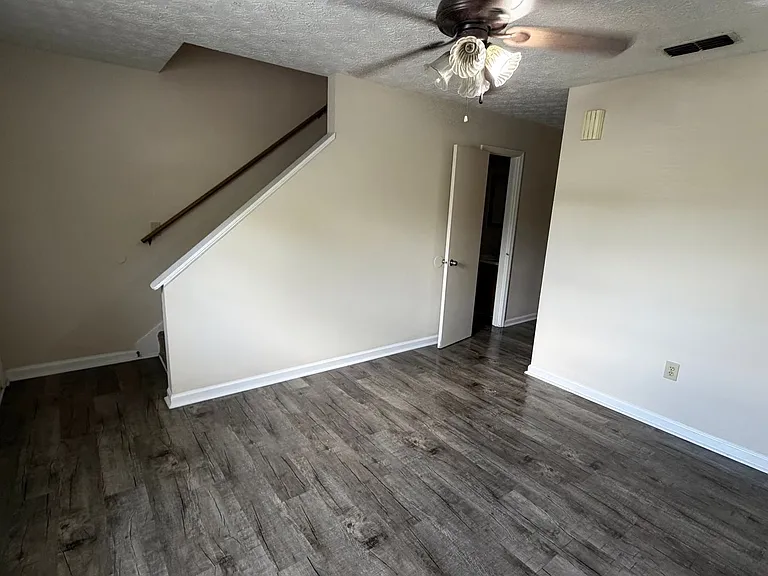 7 & 10 N Crossridge Dr SE #28 — Photo 2