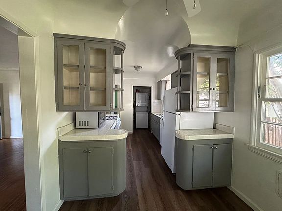 4th image of 2822 Saint George St
