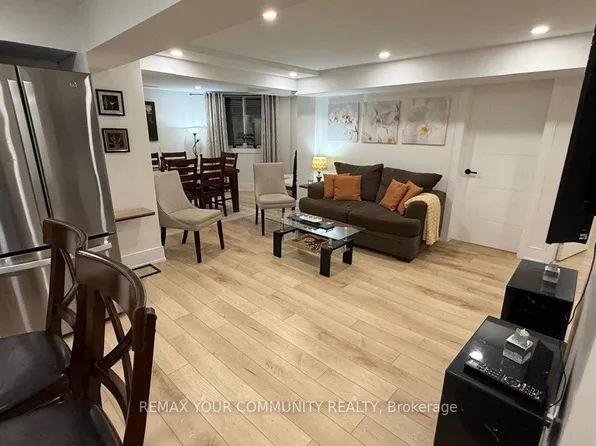 204 McCaffrey Rd, Newmarket, ON L3X 1J9