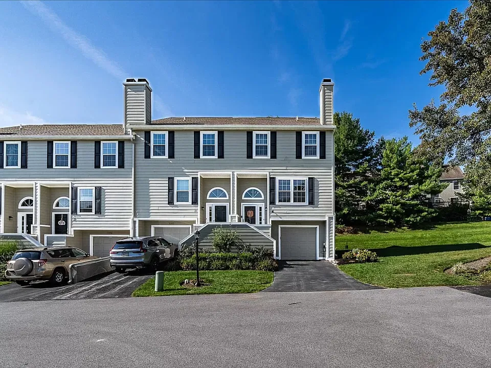 3204 Hartford Ct