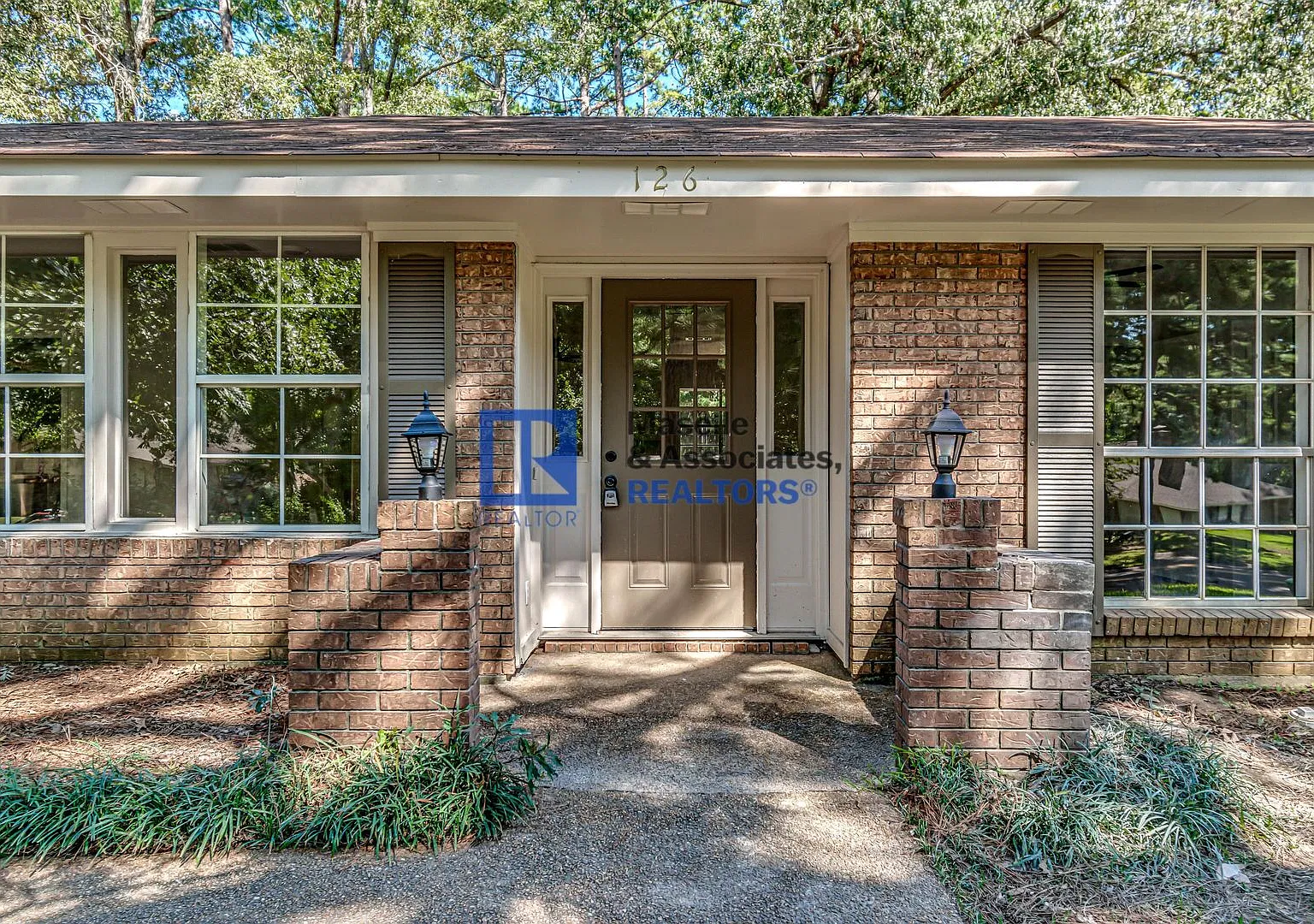 4 Bed / 2 Bath Home in Crossgates — Photo 1