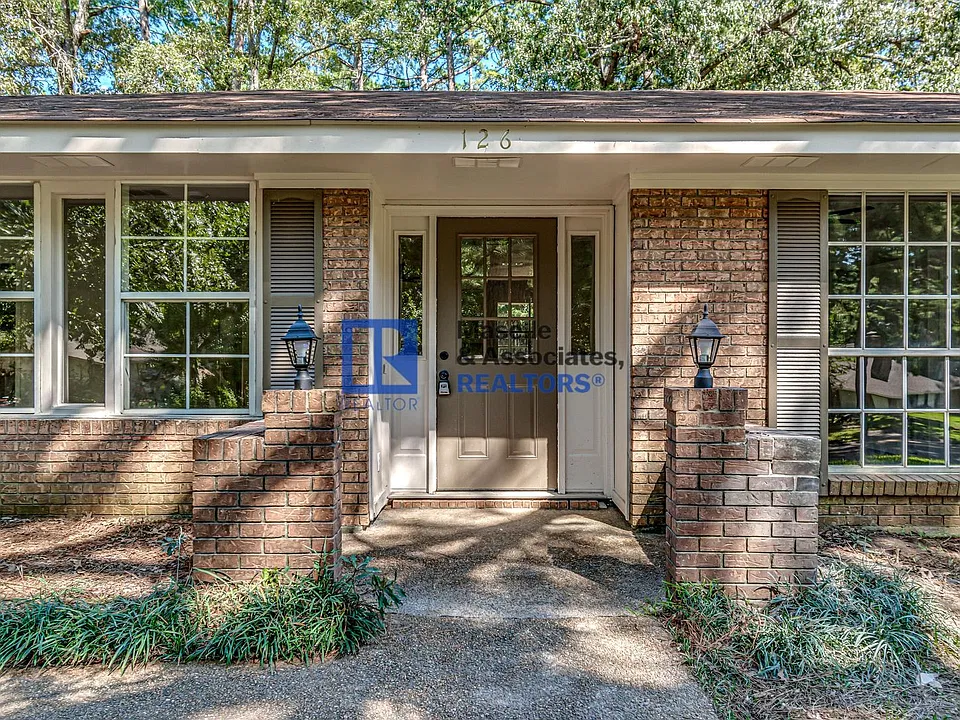 126 Woodgate Dr