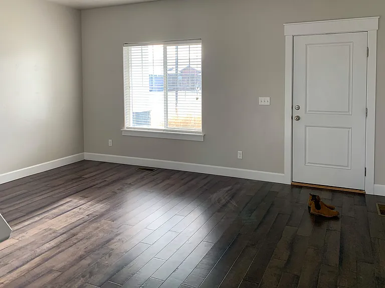 764 E Ionia Dr — Photo 4