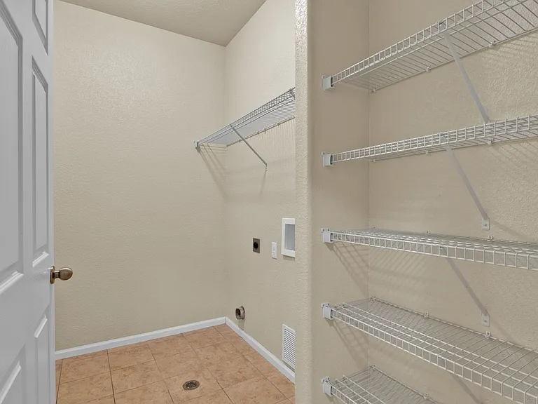 8265 Hardwood Cir — Photo 21