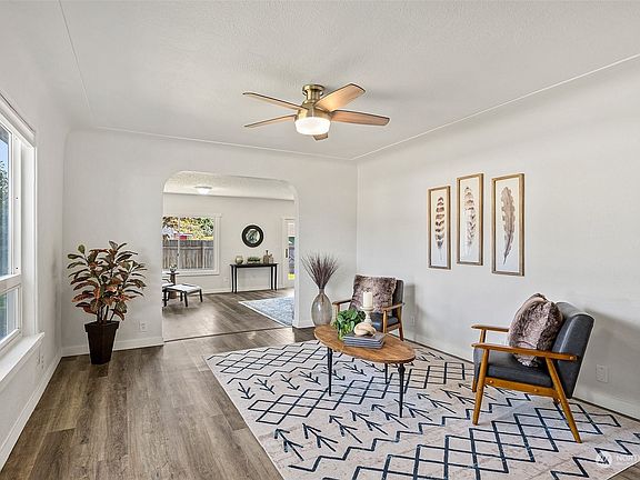 4th image of 317 W C Street