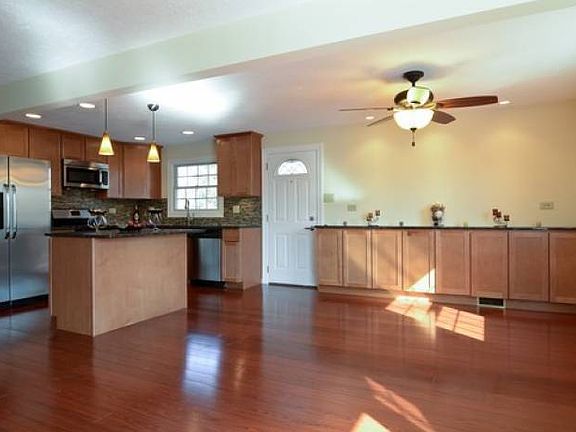 Kitchen & Dining Areas