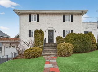 21 Lawrence Place, Pelham, NY