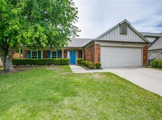 713 Berkshire Ln, Grapevine, TX 76051