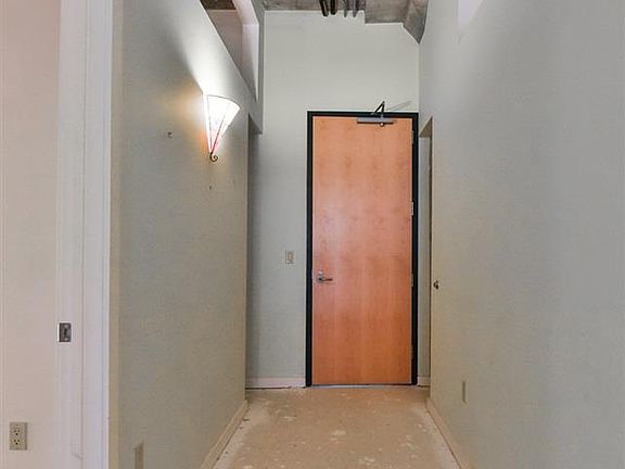 5th image of 1101 Jackson St APT 204