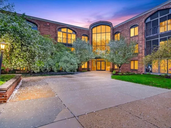 6302 Mineral Point Road #311, Madison, WI 53705