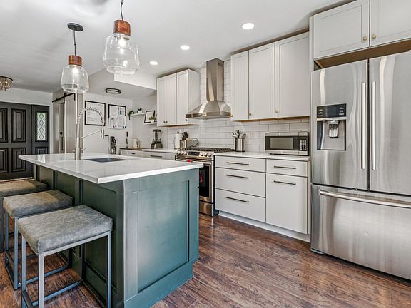 3rd image of 379 W 4th Ave