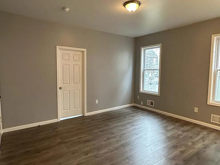 43 Schley St #1R — Photo 2