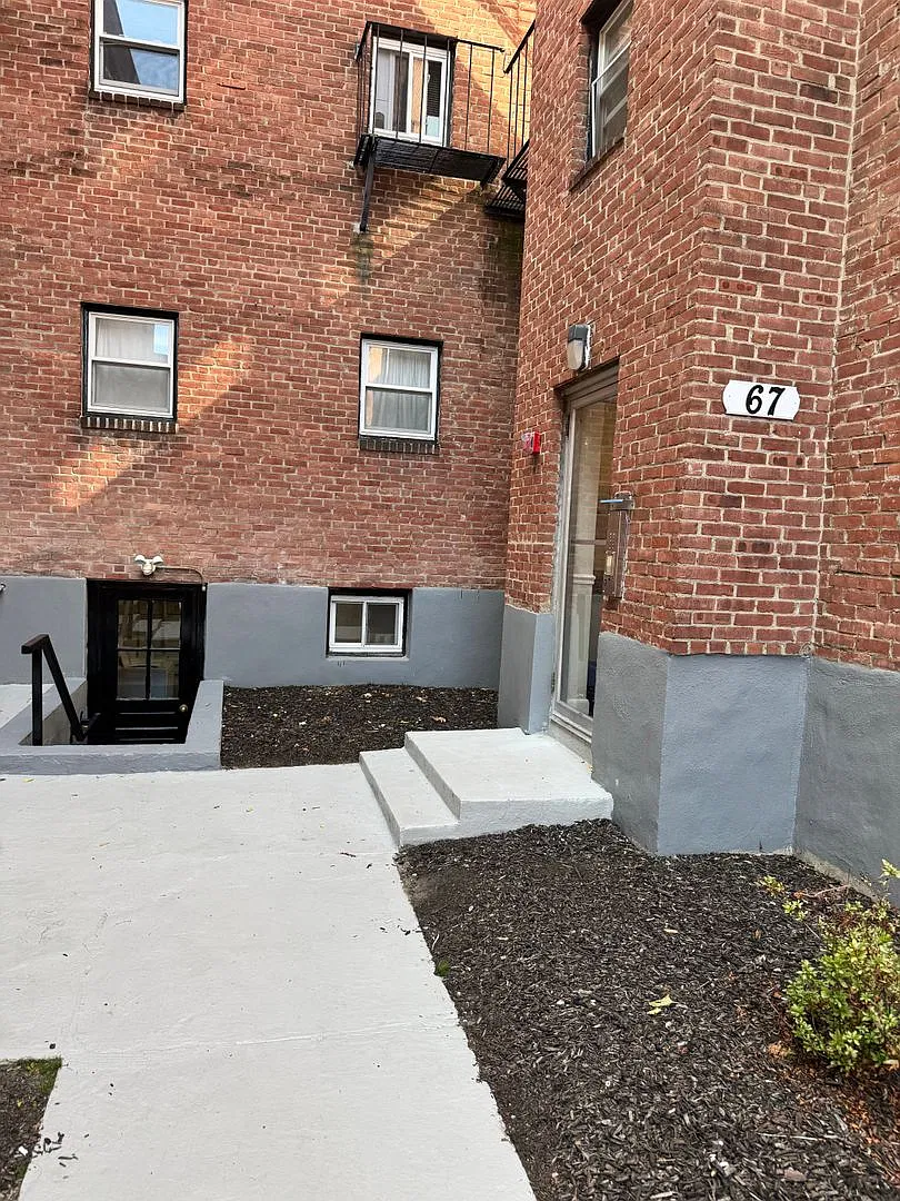 Great 2 Bed 1 Bath Steps to the Green Line — Photo 2