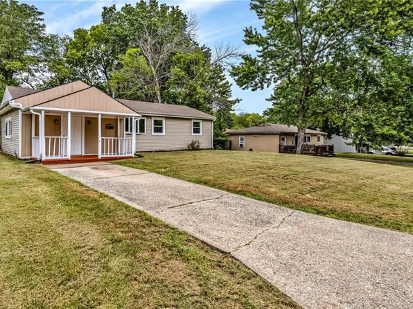 810 NE 62nd St, Kansas City, MO 64118