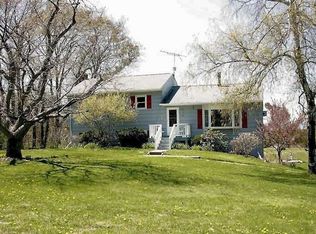 65 Vosburgh Rd, Red Hook, NY 12571