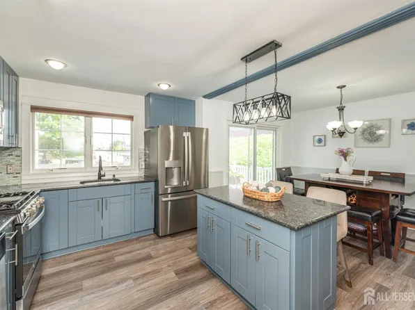 64 Pinho Ave, Carteret, NJ 07008