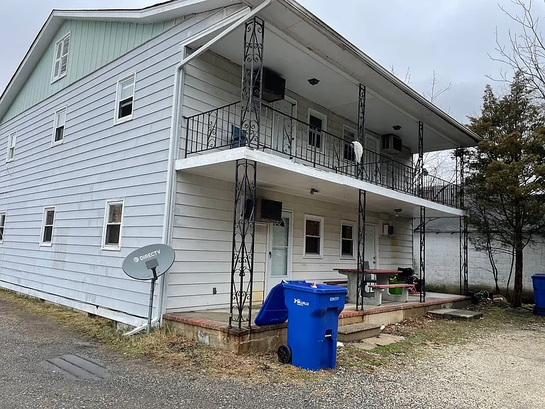 519-521 E Broad St — Photo 16