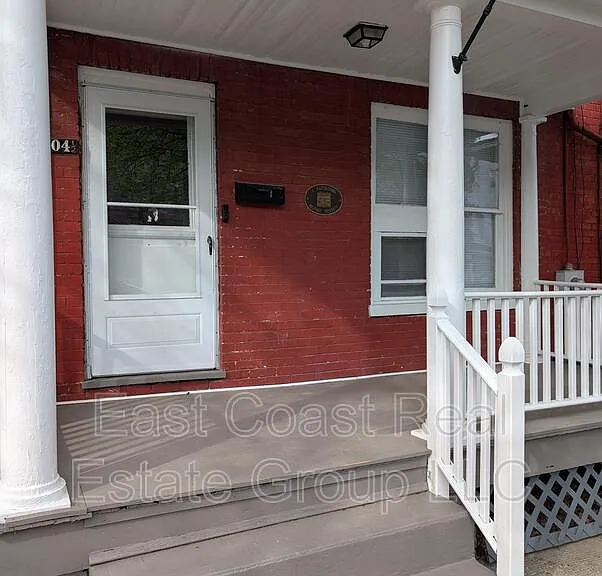 304 1/2 W Martin St — Photo 2
